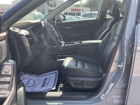 Used 2023 Nissan Rogue SL FWD image 8