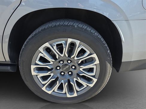 Used 2023 GMC Yukon Denali Ultimate image 5