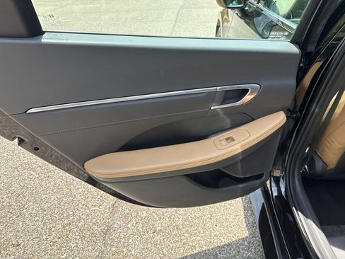 Used 2023 Hyundai Sonata Limited w/ Preferred Accessory Package FWD image 5