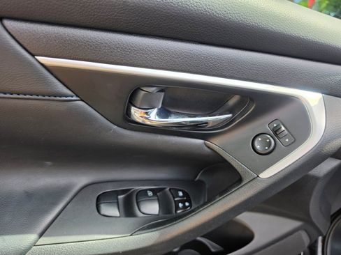 Used 2017 Nissan Altima 2.5 SR FWD image 25