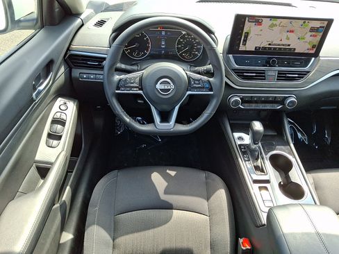 Certified 2024 Nissan Altima 2.5 SV w/ SV Premium Package FWD image 11
