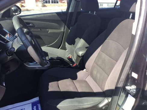Used 2016 Chevrolet Cruze LT w/ Sun And Sound Package FWD image 23
