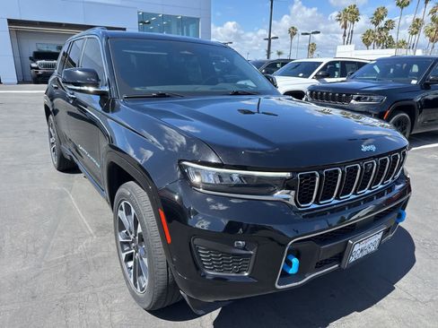 Used 2023 Jeep Grand Cherokee Overland w/ Advanced Protech Group III AWD/4WD image 6