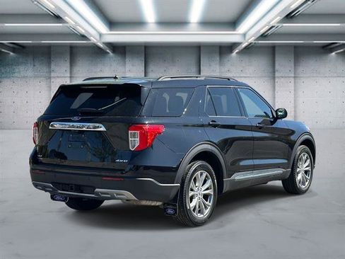 Used 2023 Ford Explorer XLT w/ Equipment Group 202A AWD/4WD image 6
