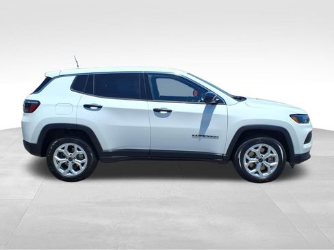 Used 2025 Jeep Compass Sport AWD/4WD image 27