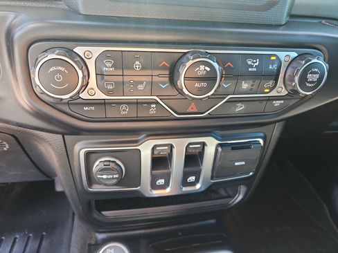 Used 2019 Jeep Wrangler Sport AWD/4WD image 31