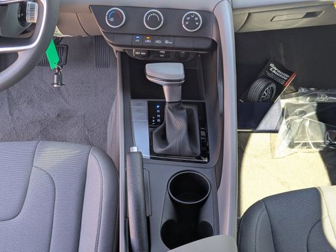 New 2025 Hyundai Elantra SE w/ Cargo Package FWD image 15