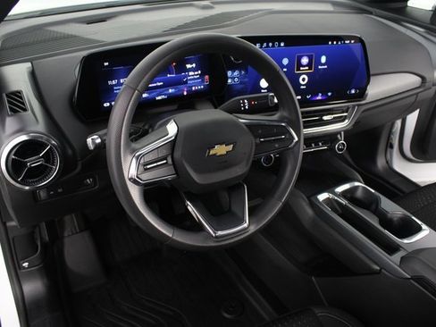 Used 2025 Chevrolet Equinox EV LT image 8