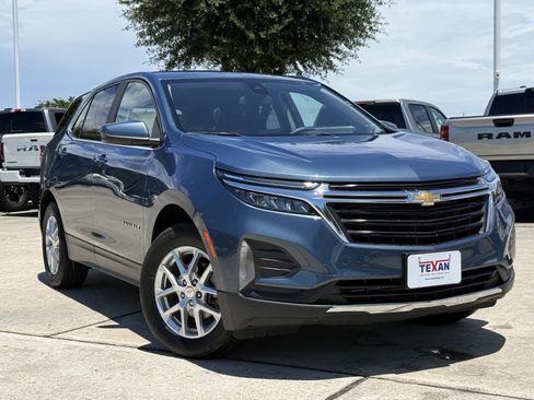 Used 2024 Chevrolet Equinox LT AWD/4WD image 2