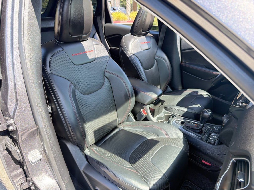 Certified 2019 Jeep Cherokee Trailhawk AWD/4WD image 27