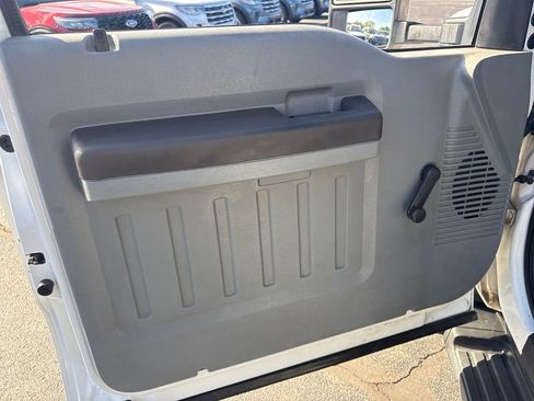 Used 2015 Ford F550 2WD Regular Cab Super Duty image 22