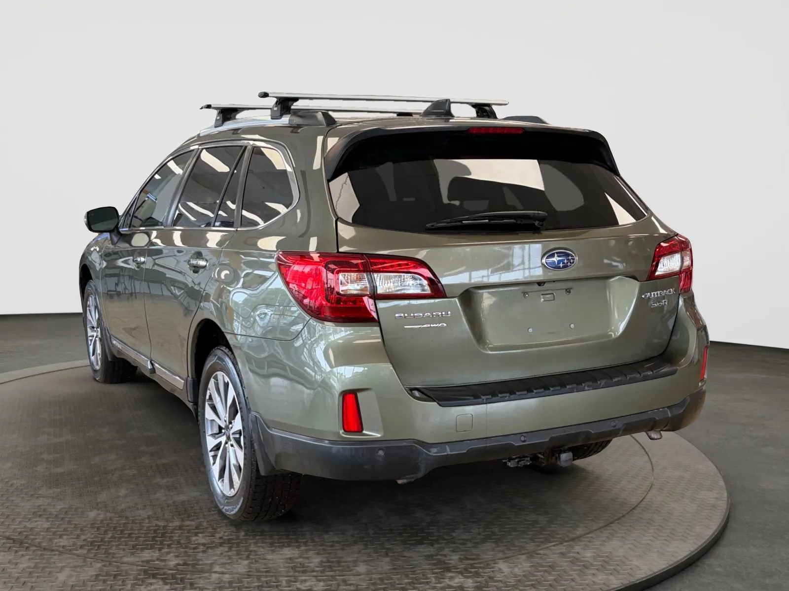 Used 2017 Subaru Outback 3.6R Touring w/ Popular Package #5A AWD/4WD image 8