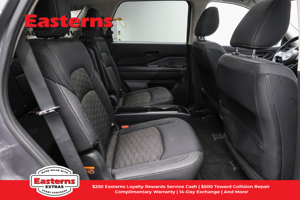 Used 2023 Nissan Pathfinder SV w/ SV Premium Package AWD/4WD image 26