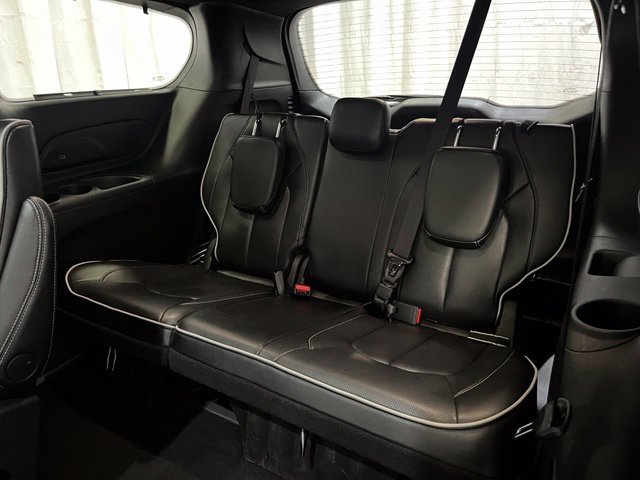 Used 2025 Chrysler Pacifica Limited FWD image 13