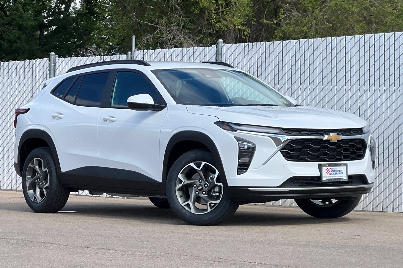 New 2026 Chevrolet Trax LT w/ LT Convenience Package FWD image 2