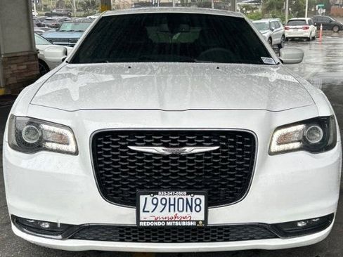 Used 2018 Chrysler 300 S image 2
