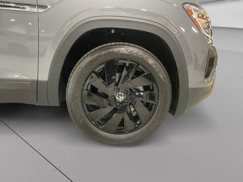 Used 2024 Volkswagen Atlas Cross Sport SE AWD/4WD image 4