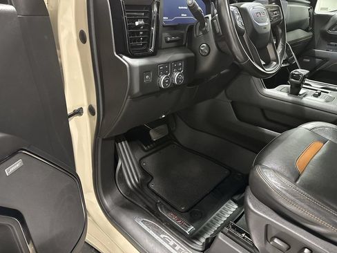 Used 2022 GMC Sierra 1500 AT4 w/ AT4 Premium Package AWD/4WD image 10