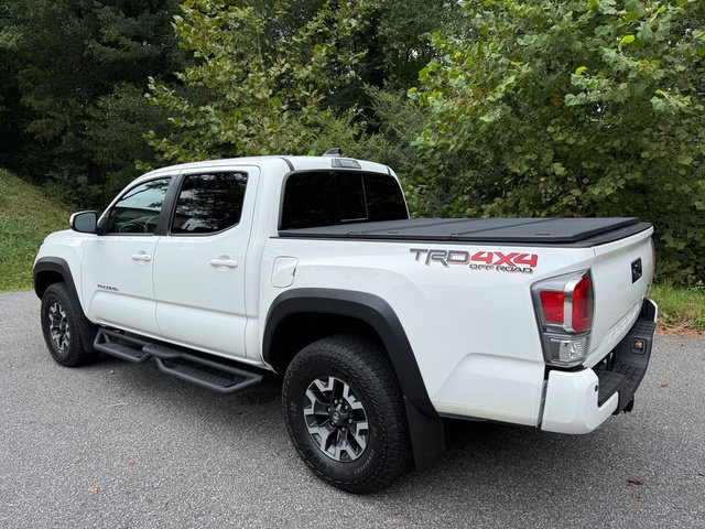 Used 2023 Toyota Tacoma TRD Off-Road w/ Technology Package AWD/4WD image 9