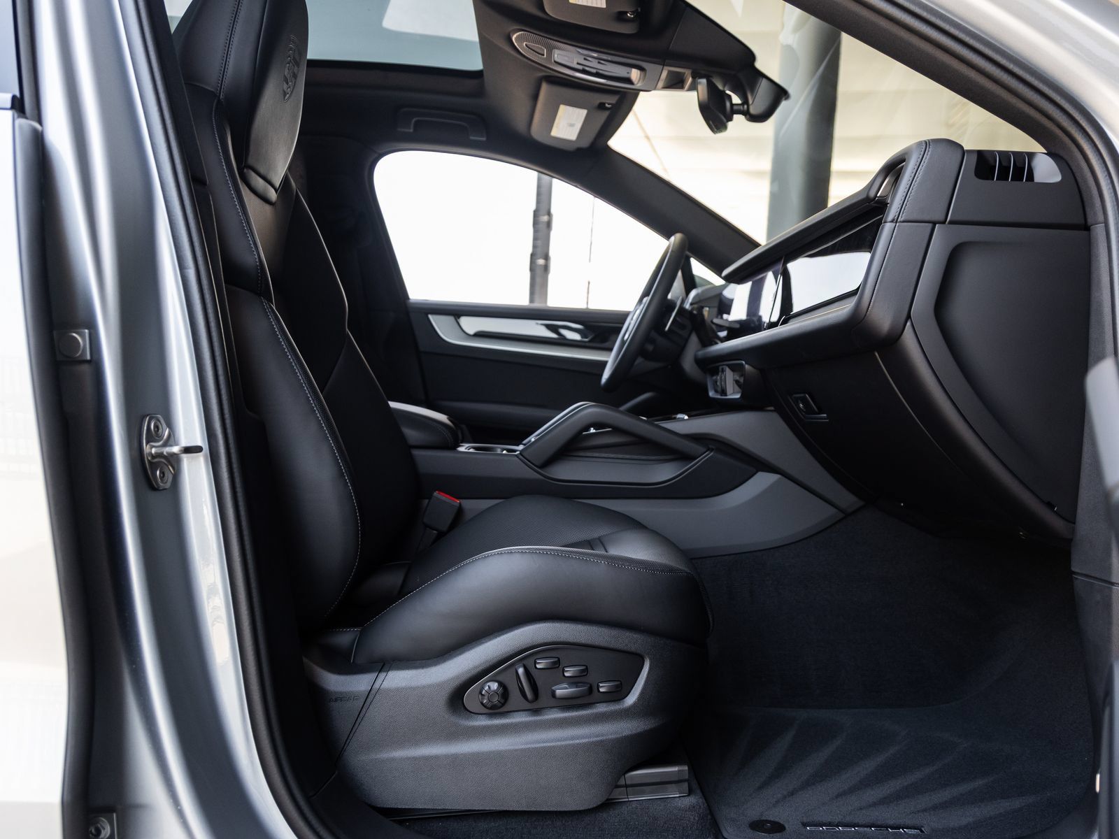 Certified 2025 Porsche Cayenne E-Hybrid Coupe AWD/4WD image 43