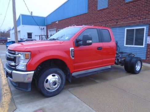 Used 2020 Ford F350 XLT image 1