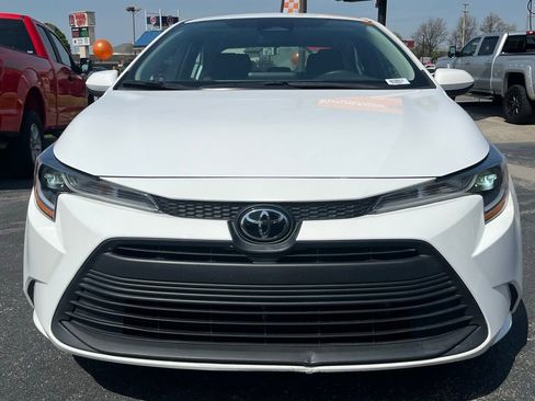 Used 2023 Toyota Corolla LE image 3