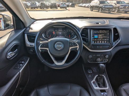 Used 2018 Jeep Cherokee Limited image 19