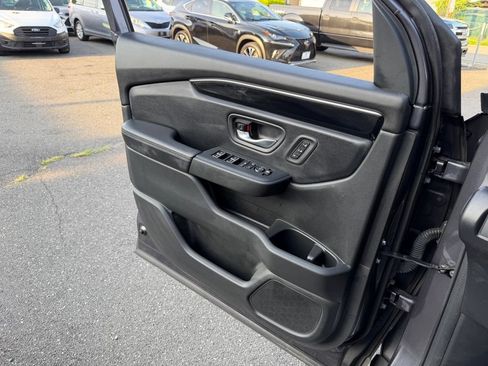 Used 2023 Honda Pilot Touring image 19