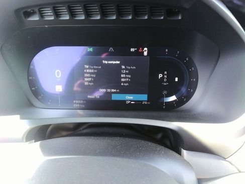 Used 2025 Volvo XC90 B5 Core AWD/4WD image 12