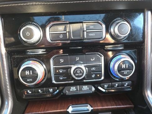 Used 2023 GMC Yukon Denali Ultimate image 13