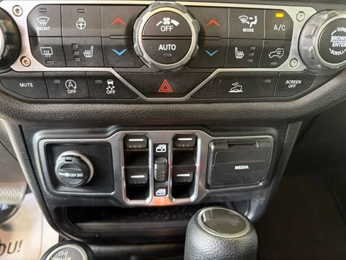 Used 2024 Jeep Wrangler Unlimited Sport AWD/4WD image 18