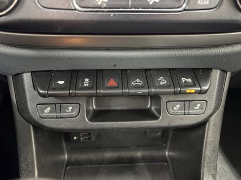 Used 2022 Chevrolet Colorado Z71 w/ Z71 Midnight Edition image 16