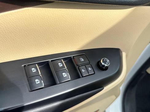 Used 2019 Toyota Highlander Limited FWD image 11