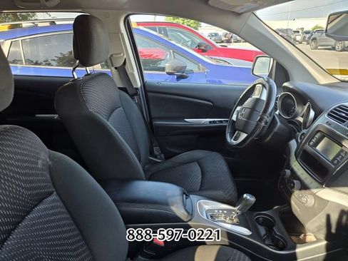 Used 2019 Dodge Journey SE w/ Connectivity Group FWD image 9