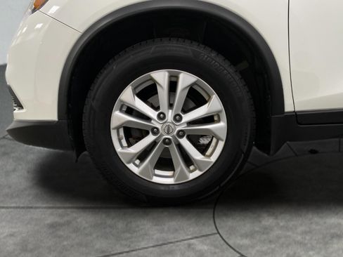 Used 2015 Nissan Rogue SV w/ SV Moonroof Package AWD/4WD image 12