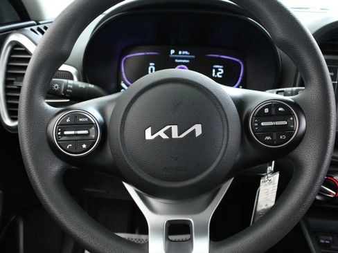 Used 2023 Kia Soul LX w/ LX Technology Package FWD image 13