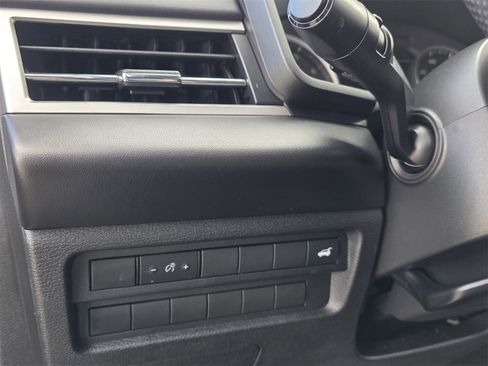 Used 2024 Mitsubishi Outlander SE image 8