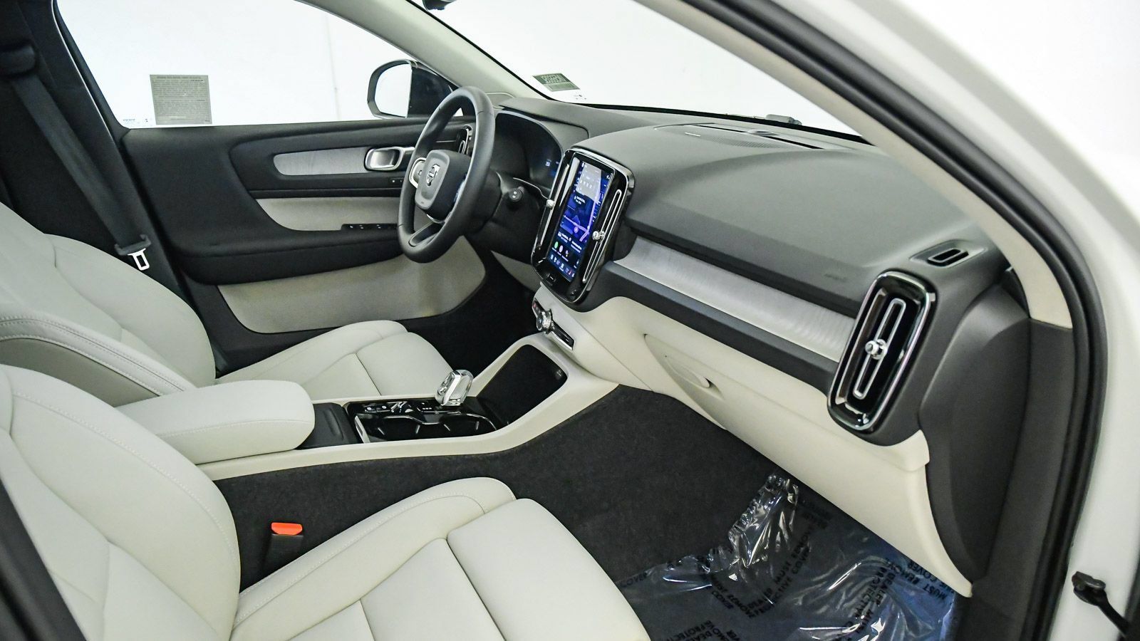 Certified 2026 Volvo XC40 B5 Ultra w/ Climate Package AWD/4WD image 16