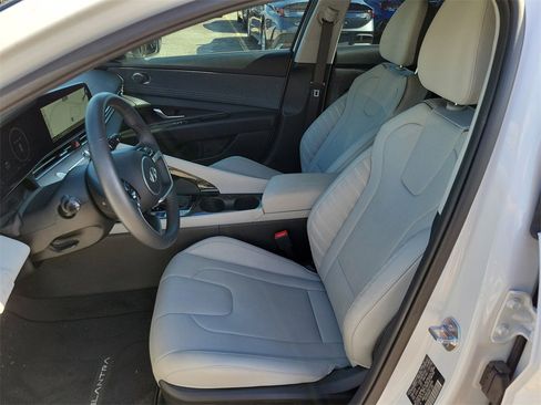 Used 2025 Hyundai Elantra Limited image 10