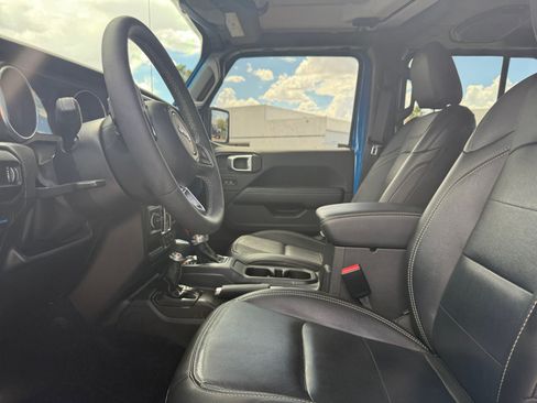 Used 2023 Jeep Wrangler Unlimited Sahara AWD/4WD image 15