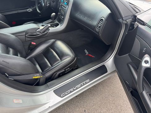 Used 2006 Chevrolet Corvette Convertible w/ Preferred Equipment Group RWD image 21
