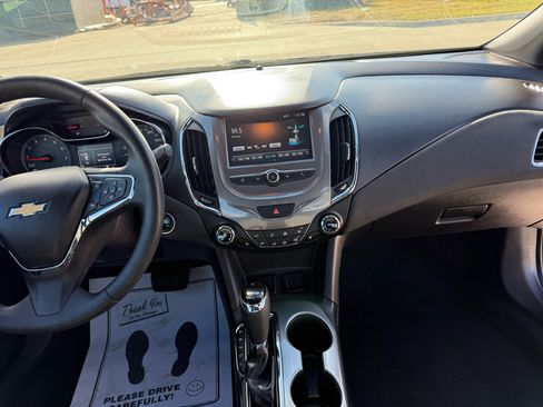 Used 2017 Chevrolet Cruze LT image 30