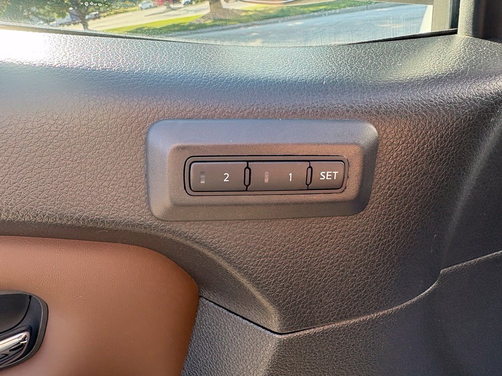 Used 2023 Nissan Titan Platinum Reserve w/ Moonroof Package AWD/4WD image 15