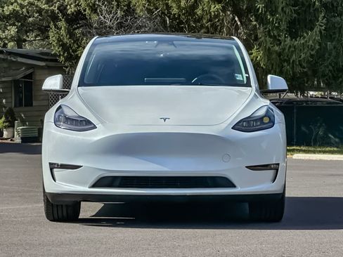 Used 2023 Tesla Model Y Long Range image 10