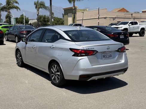 Used 2025 Nissan Versa SV FWD image 4