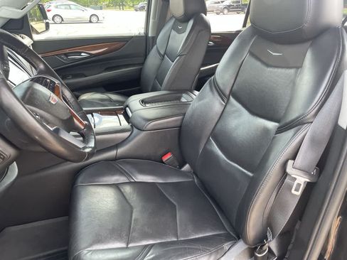 Used 2018 Cadillac Escalade ESV 4WD image 12