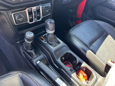 Used 2020 Jeep Gladiator Overland image 33