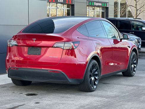 Used 2023 Tesla Model Y Long Range image 3