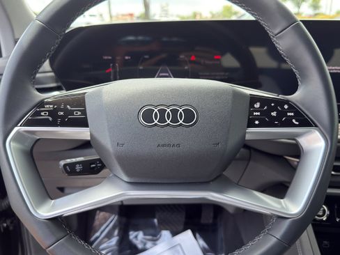 Used 2025 Audi Q5 Premium w/ Convenience Package AWD/4WD image 16