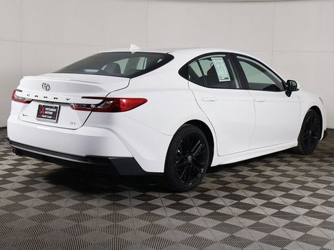 Used 2025 Toyota Camry SE FWD image 8